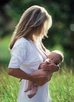 A szoptatás előnyeit az anya és a gyermek