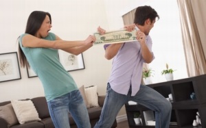 Mivel a hitel van osztva a válás házastársak, akik fizetnek hitelek a válás után igény részén minta