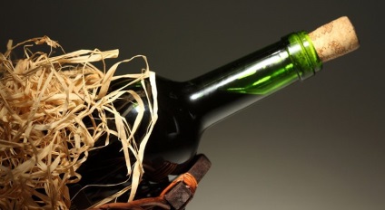 Hogyan kell megnyitni a bor nélkül dugóhúzó dugóhúzó és károsítása nélkül a palack