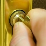 Hogyan kell megnyitni a zár, ha a kulcs nem elforgatott
