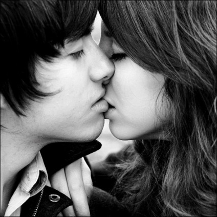 Hogyan kell csókolni az első alkalommal egy férfival vagy egy nővel