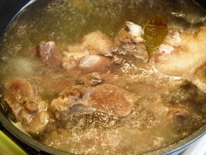 Főzni leves kharcho marhahús otthon és multivarka (video recept)