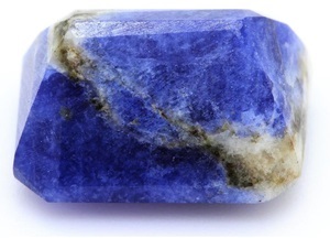 Камінь содаліт лікувальні та магічні властивості мінералу, поєднання зі знаками зодіаку