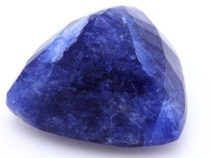 Камінь содаліт лікувальні та магічні властивості мінералу, поєднання зі знаками зодіаку