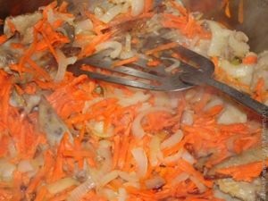 Párolt burgonya szilvát (párolt burgonya aszalt) Burgonya párolt aszalt szilvával
