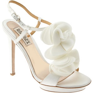 Divat esküvői cipő - az ötlet elegáns cipő a menyasszony