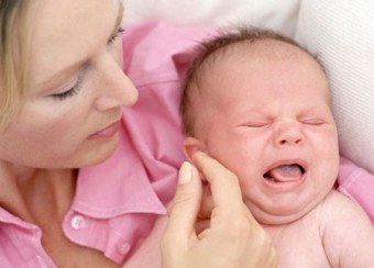 Miért újszülött állandóan sír
