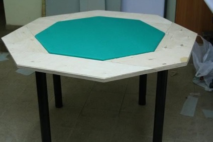 Póker asztal kezeddel (17 fotó)