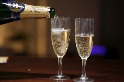Правила та терміни зберігання шампанського