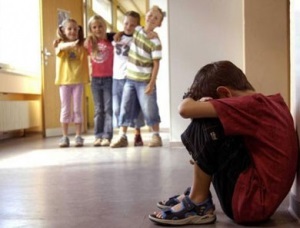 A gyermek is terrorizálják az iskolában, hogyan kell segíteni neki, hogy találkozzon a pszichológusok