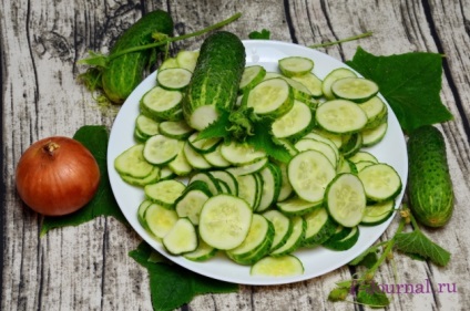 Saláta uborka, paprika és hagyma a téli recept lépésről lépésre fotók