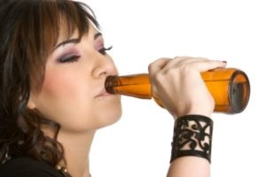 Az alkohol és a difenhidramin, amely hozzáadódik a sör vodka, a hatás a gyógyszer, a következmények,
