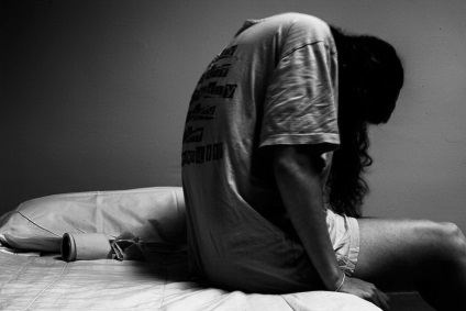 Önarcképek elmegyógyintézet sokkoló fotó a lány, miután túlélte egy öngyilkossági kísérlet