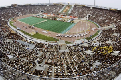 Zsúfoltság „Luzsnyiki” és 9 legszörnyűbb tragédiák a stadionok
