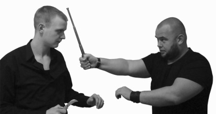 Baton - kemény megrendelőkönyv (általában teleszkópos gumibot) Baton - kemény megrendelőkönyv
