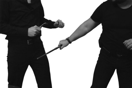 Baton - kemény megrendelőkönyv (általában teleszkópos gumibot) Baton - kemény megrendelőkönyv
