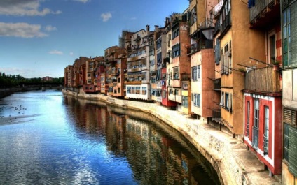 Girona város és a fő látnivalók a leírások és fényképek