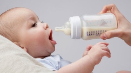 Mesterséges táplálás a gyermek előnyeiről és hátrányairól, akkor jobb, tej vagy képlet
