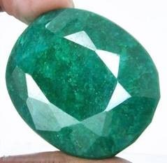 Emerald - sötétzöld berill, vagy ahogy nevezik a régi, smaragd (sötétzöld) Emerald - sötétzöld berill, vagy ahogy akkor nevezték a régi időkben, smaragd