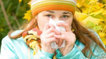 Hogyan lehet megkülönböztetni a hideg allergiás rhinitis tünetei, kezelése, hogyan lehet megszabadulni az emberek