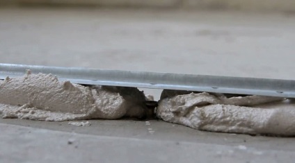Hogyan tegyük egy csempe a padlón az erkélyen (videó)