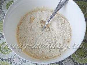 Főzni finom vékony palacsinta tej (tej) Főzni finom vékony palacsinta tej