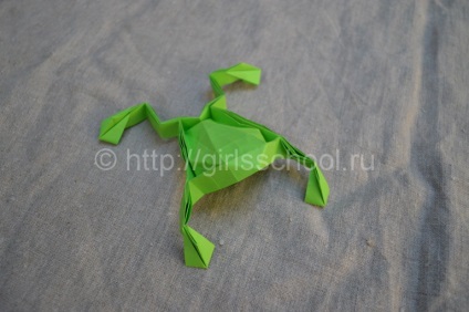 Hogyan készítsünk egy béka kifogyott a papír meg a kezét, origami, papír, béka, lányok iskolába