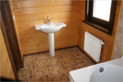 Hogyan, hogy a fürdőszoba egy fából készült ház