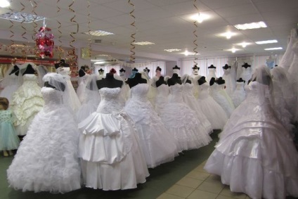 Hogyan kell tárolni a menyasszonyi ruha az esküvő előtt
