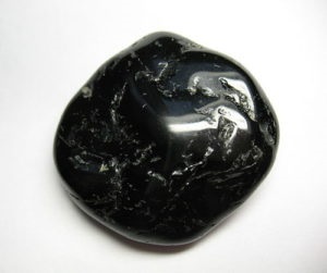 Kő fekete turmalin mágikus tulajdonságokkal, és aki alkalmas a állatöv jel (fotó)
