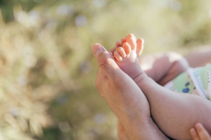 Szépség és a gyermekek egészségét, hogyan kell helyesen vágott körmök baba