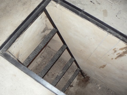 LépcsŠa pincébe beton, fém vagy fa