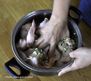 A pácolt csirke recept fényképpel (csirke citrommal és fokhagymával) A pácolt csirke recept egy fotó