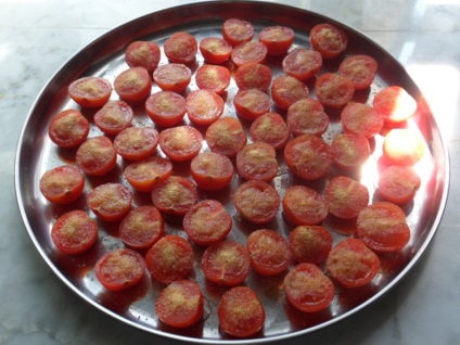 Pácolt sajt aszalt paradicsommal (fél négyzet paradicsom paprika) Pácolt sajt aszalt paradicsommal