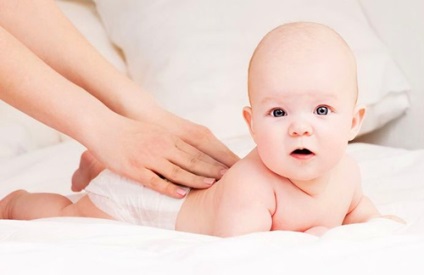 Masszázs baba 3 hónapos segítségével erősíti az izmokat