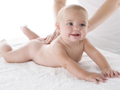 Masszázs baba 3 hónapos segítségével erősíti az izmokat