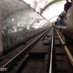 Budapest, hírek, törött vonat - Victory Park - felfüggesztett forgalom a kék vonalon