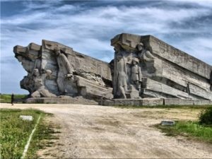 Múzeum Adzhimushkayskie kőfejtő barlangja fotó és történet a halál