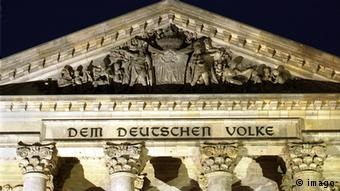 Feliratokat a Reichstag, a turista egy jegyzetet, dw