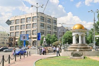 Nikitsky Gate - tér a történelmi központjában Moszkva