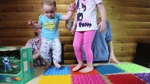 Ortopédiai szőnyeg gyermekeknek használata lúdtalp és ajánlások