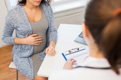 Böfögés a terhesség alatt a korai és késői szakaszában