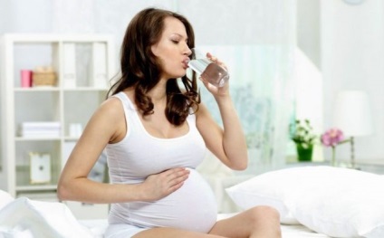 Böfögés a terhesség alatt a korai és késői szakaszában