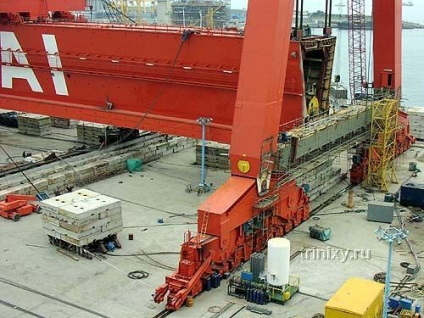 Szállítása a legnagyobb port daru (34 fotó) - triniksi (áthelyezve) Szállítása a legnagyobb port daru (34 fotó) - triniksi