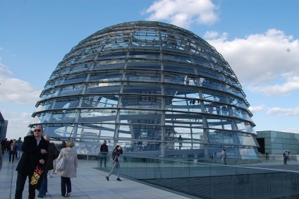 Miért a németek tartják a feliratokat a szovjet katonák a falakon a Reichstag - Forbes Kazahsztán (németek) Miért a németek tartják a feliratokat a szovjet katonák a falakon a Reichstag - Forbes Kazahsztán