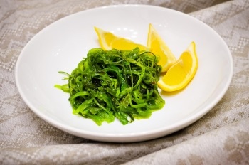 Hasznos tulajdonságai Chuka saláta, alga wakame haszon és a lehetséges károk, ellenjavallatok