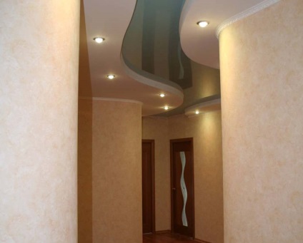 A mennyezet a folyosón fotó javítási és design apartmanok, hogyan kell csinálni a kezüket, hogyan díszítik a hosszú