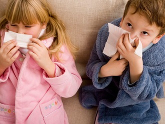 Okai a gyakori orrfolyás a gyermek és egy felnőtt, és mi köze van a nagyon gyakori megfázás