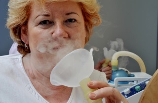 Rohamokban jelentkező száraz köhögés felnőtteknél - Okok és kezelés (rohamokban jelentkező) Rohamokban jelentkező száraz köhögés felnőtteknél - Okok és kezelés