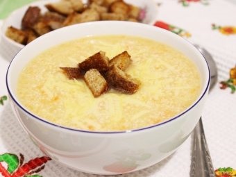 A recept a csirke leves, burgonyapüré kiviteli alakok, sajt, tejszín, stb